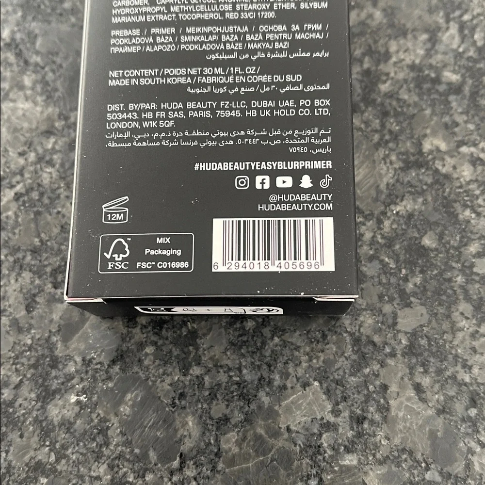 Huda Beauty Easy Blur Silicone-Free Smoothing & Pore-Minimizing Primer